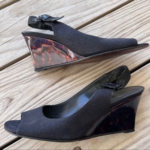 Stuart Weitzman black linen tortoise slingback peeptoe heel sandals 8 W